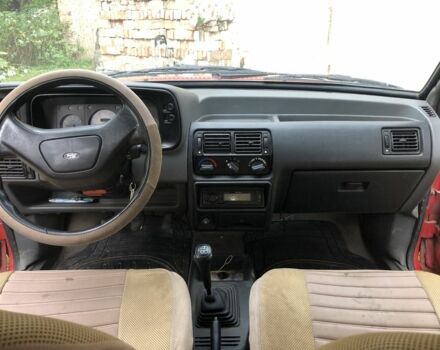 Красный Форд Эскорт, объемом двигателя 1.6 л и пробегом 70 тыс. км за 900 $, фото 3 на Automoto.ua