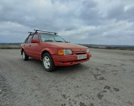 Красный Форд Эскорт, объемом двигателя 0 л и пробегом 60 тыс. км за 713 $, фото 1 на Automoto.ua