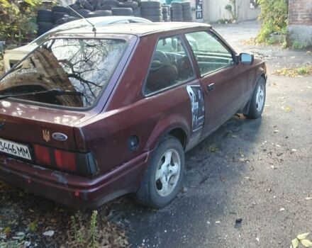 Красный Форд Эскорт, объемом двигателя 1.4 л и пробегом 400 тыс. км за 1300 $, фото 2 на Automoto.ua