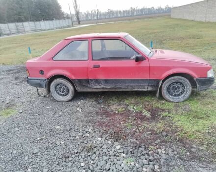 Красный Форд Эскорт, объемом двигателя 1.4 л и пробегом 300 тыс. км за 650 $, фото 3 на Automoto.ua