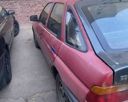 Красный Форд Эскорт, объемом двигателя 1.4 л и пробегом 500 тыс. км за 362 $, фото 3 на Automoto.ua