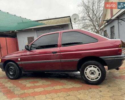 Красный Форд Эскорт, объемом двигателя 1.8 л и пробегом 55 тыс. км за 1500 $, фото 2 на Automoto.ua