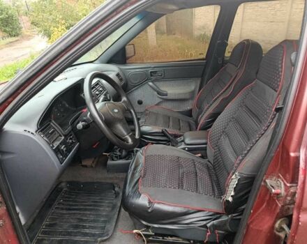 Красный Форд Эскорт, объемом двигателя 1.4 л и пробегом 300 тыс. км за 950 $, фото 4 на Automoto.ua