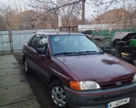 Красный Форд Эскорт, объемом двигателя 1.6 л и пробегом 100 тыс. км за 1200 $, фото 2 на Automoto.ua