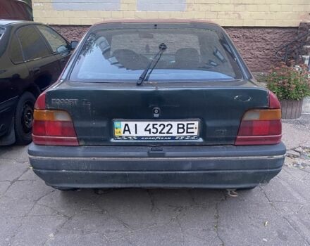 Красный Форд Эскорт, объемом двигателя 1.4 л и пробегом 500 тыс. км за 362 $, фото 1 на Automoto.ua