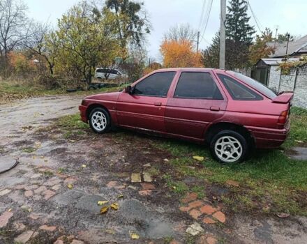 Красный Форд Эскорт, объемом двигателя 1.4 л и пробегом 300 тыс. км за 950 $, фото 2 на Automoto.ua