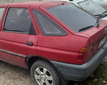 Красный Форд Эскорт, объемом двигателя 1.39 л и пробегом 100 тыс. км за 1100 $, фото 4 на Automoto.ua