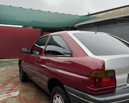 Красный Форд Эскорт, объемом двигателя 1.8 л и пробегом 55 тыс. км за 1500 $, фото 3 на Automoto.ua