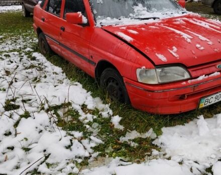 Красный Форд Эскорт, объемом двигателя 1.4 л и пробегом 22 тыс. км за 300 $, фото 1 на Automoto.ua