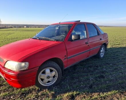 Красный Форд Эскорт, объемом двигателя 1.8 л и пробегом 100 тыс. км за 998 $, фото 1 на Automoto.ua