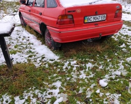 Красный Форд Эскорт, объемом двигателя 1.4 л и пробегом 22 тыс. км за 300 $, фото 2 на Automoto.ua