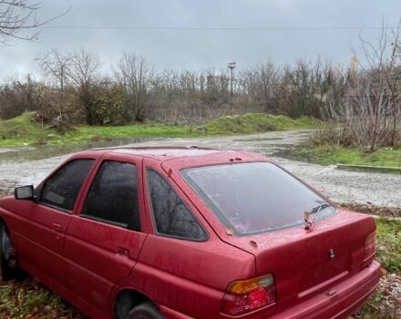 Красный Форд Эскорт, объемом двигателя 1.4 л и пробегом 650 тыс. км за 548 $, фото 4 на Automoto.ua