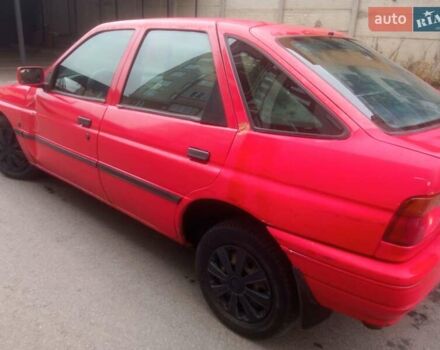 Красный Форд Эскорт, объемом двигателя 1.4 л и пробегом 233 тыс. км за 899 $, фото 3 на Automoto.ua