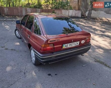 Красный Форд Эскорт, объемом двигателя 1.8 л и пробегом 200 тыс. км за 777 $, фото 2 на Automoto.ua