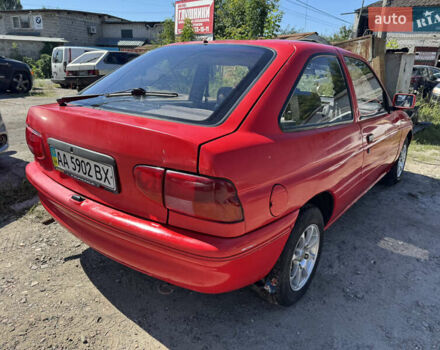 Красный Форд Эскорт, объемом двигателя 1.3 л и пробегом 100 тыс. км за 600 $, фото 2 на Automoto.ua