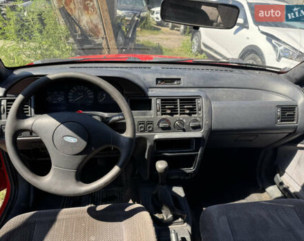 Красный Форд Эскорт, объемом двигателя 1.3 л и пробегом 100 тыс. км за 600 $, фото 6 на Automoto.ua