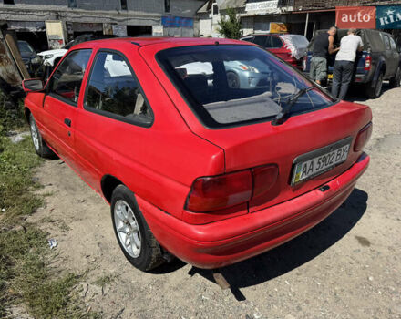 Красный Форд Эскорт, объемом двигателя 1.3 л и пробегом 150 тыс. км за 850 $, фото 5 на Automoto.ua