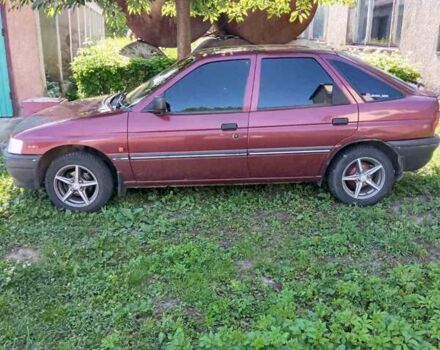 Красный Форд Эскорт, объемом двигателя 1.6 л и пробегом 350 тыс. км за 1199 $, фото 1 на Automoto.ua