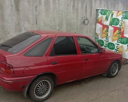 Красный Форд Эскорт, объемом двигателя 1.39 л и пробегом 997 тыс. км за 1333 $, фото 1 на Automoto.ua