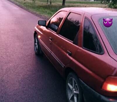 Красный Форд Эскорт, объемом двигателя 1.6 л и пробегом 350 тыс. км за 1199 $, фото 6 на Automoto.ua