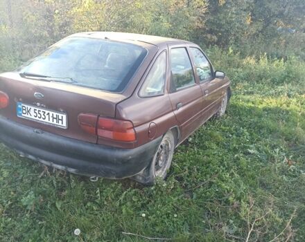Червоний Форд Ескорт, об'ємом двигуна 1.8 л та пробігом 79 тис. км за 1100 $, фото 3 на Automoto.ua