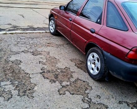 Червоний Форд Ескорт, об'ємом двигуна 1.6 л та пробігом 300 тис. км за 1300 $, фото 9 на Automoto.ua