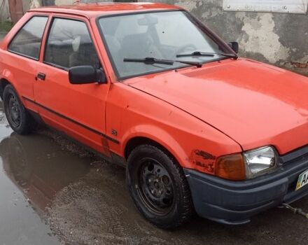 Красный Форд Эскорт, объемом двигателя 1.6 л и пробегом 200 тыс. км за 300 $, фото 2 на Automoto.ua