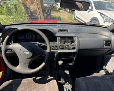Красный Форд Эскорт, объемом двигателя 1.3 л и пробегом 150 тыс. км за 950 $, фото 5 на Automoto.ua