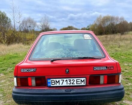 Красный Форд Эскорт, объемом двигателя 1.6 л и пробегом 200 тыс. км за 1300 $, фото 2 на Automoto.ua