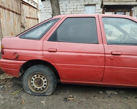 Красный Форд Эскорт, объемом двигателя 1.4 л и пробегом 100 тыс. км за 400 $, фото 4 на Automoto.ua