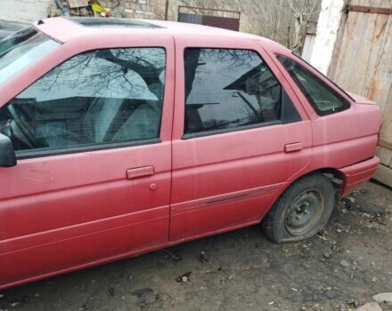 Красный Форд Эскорт, объемом двигателя 1.4 л и пробегом 100 тыс. км за 400 $, фото 1 на Automoto.ua