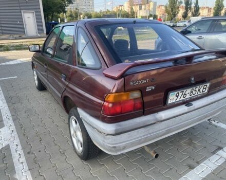 Червоний Форд Ескорт, об'ємом двигуна 1.6 л та пробігом 250 тис. км за 750 $, фото 3 на Automoto.ua