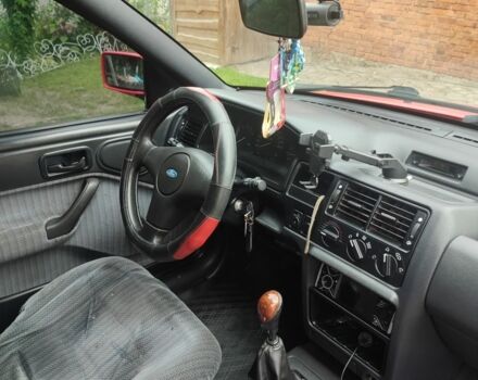 Красный Форд Эскорт, объемом двигателя 1.4 л и пробегом 589 тыс. км за 900 $, фото 2 на Automoto.ua