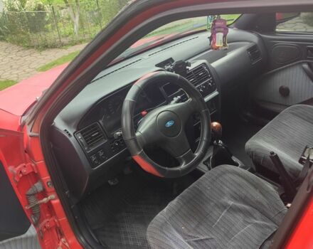 Красный Форд Эскорт, объемом двигателя 1.4 л и пробегом 589 тыс. км за 900 $, фото 4 на Automoto.ua