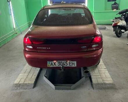 Красный Форд Эскорт, объемом двигателя 2 л и пробегом 216 тыс. км за 2500 $, фото 4 на Automoto.ua