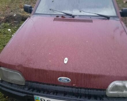 Червоний Форд Ескорт, об'ємом двигуна 1.8 л та пробігом 3 тис. км за 300 $, фото 4 на Automoto.ua