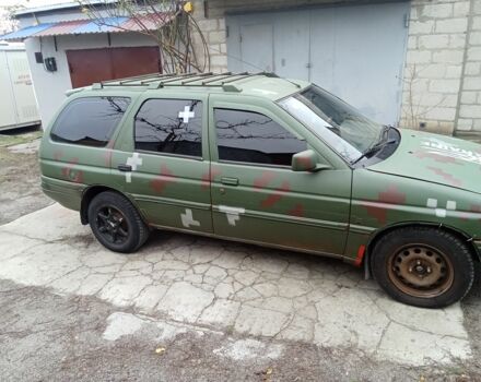 Червоний Форд Ескорт, об'ємом двигуна 1.8 л та пробігом 1 тис. км за 997 $, фото 1 на Automoto.ua