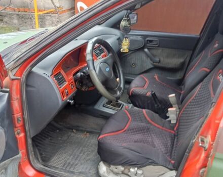 Червоний Форд Ескорт, об'ємом двигуна 1.8 л та пробігом 1 тис. км за 997 $, фото 4 на Automoto.ua