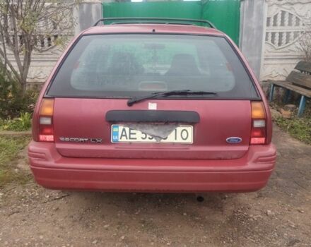 Красный Форд Эскорт, объемом двигателя 1.9 л и пробегом 190 тыс. км за 994 $, фото 3 на Automoto.ua