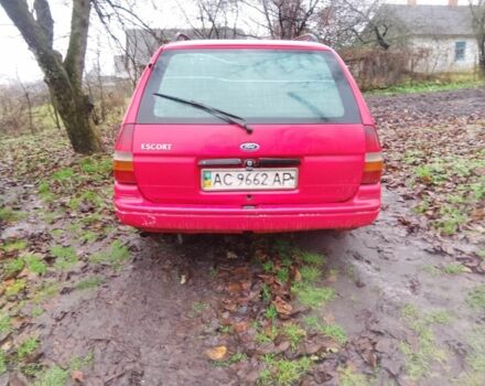 Красный Форд Эскорт, объемом двигателя 1 л и пробегом 120 тыс. км за 650 $, фото 3 на Automoto.ua