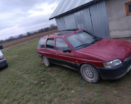 Красный Форд Эскорт, объемом двигателя 1.4 л и пробегом 300 тыс. км за 499 $, фото 1 на Automoto.ua