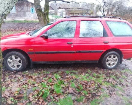 Красный Форд Эскорт, объемом двигателя 1 л и пробегом 120 тыс. км за 650 $, фото 4 на Automoto.ua