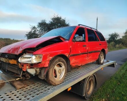 Червоний Форд Ескорт, об'ємом двигуна 0 л та пробігом 200 тис. км за 399 $, фото 1 на Automoto.ua