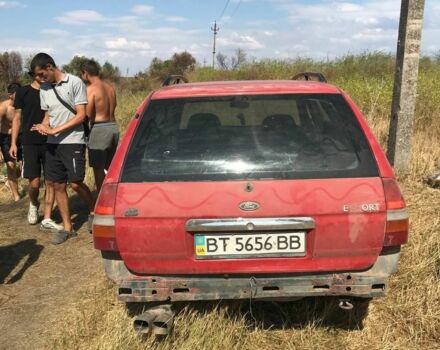 Красный Форд Эскорт, объемом двигателя 1.4 л и пробегом 68 тыс. км за 628 $, фото 3 на Automoto.ua