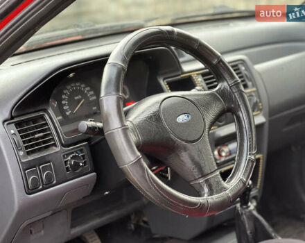 Красный Форд Эскорт, объемом двигателя 1.3 л и пробегом 76 тыс. км за 1000 $, фото 4 на Automoto.ua