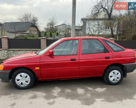 Красный Форд Эскорт, объемом двигателя 1.3 л и пробегом 76 тыс. км за 1000 $, фото 1 на Automoto.ua