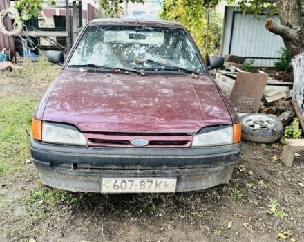 Красный Форд Эскорт, объемом двигателя 1.8 л и пробегом 111 тыс. км за 600 $, фото 3 на Automoto.ua