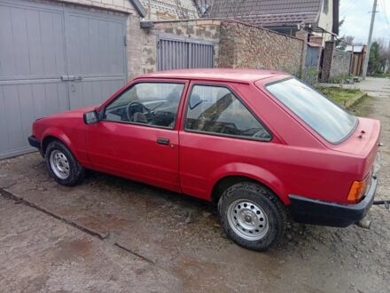 Красный Форд Эскорт, объемом двигателя 0 л и пробегом 200 тыс. км за 597 $, фото 1 на Automoto.ua