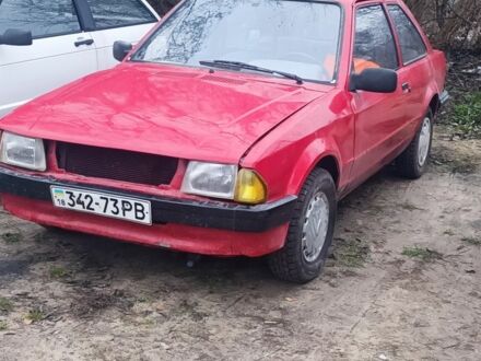 Красный Форд Эскорт, объемом двигателя 1.3 л и пробегом 360 тыс. км за 800 $, фото 1 на Automoto.ua