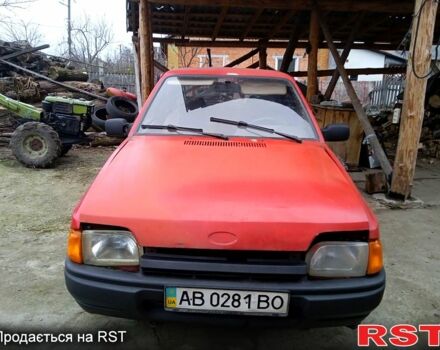 Красный Форд Эскорт, объемом двигателя 1.6 л и пробегом 300 тыс. км за 850 $, фото 1 на Automoto.ua
